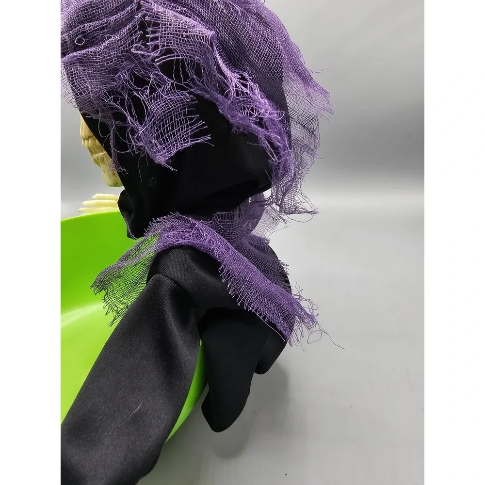 Animated Motion Activated Talking Eye Light Skeleton Trick or‎ Treat Candy Bowl